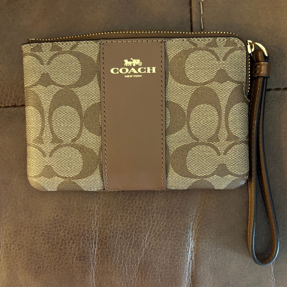 Coach Signature Brown Wristlet‎